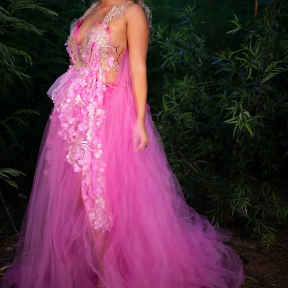 PARKER Pink & Gold Lehenga Wedding Ballgown Set - Picture 6 of 7